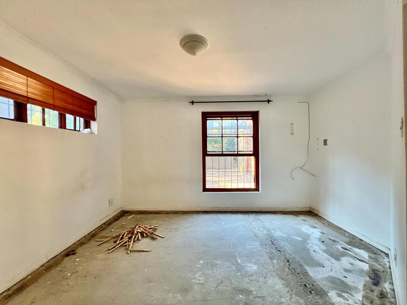 8 Bedroom Property for Sale in Hout Bay Western Cape